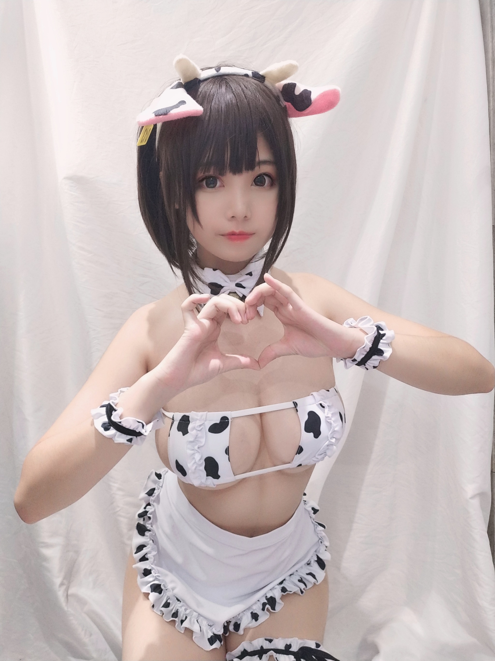 蜜汁猫裘 - NO.025 小奶牛自拍版女仆 [20P]-XikXak